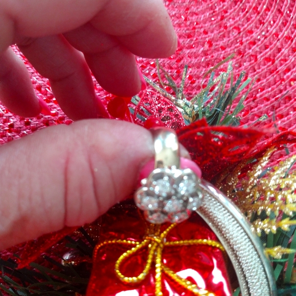 Beautiful Christmas or Engagement Ring 💍 - Picture 1 of 16